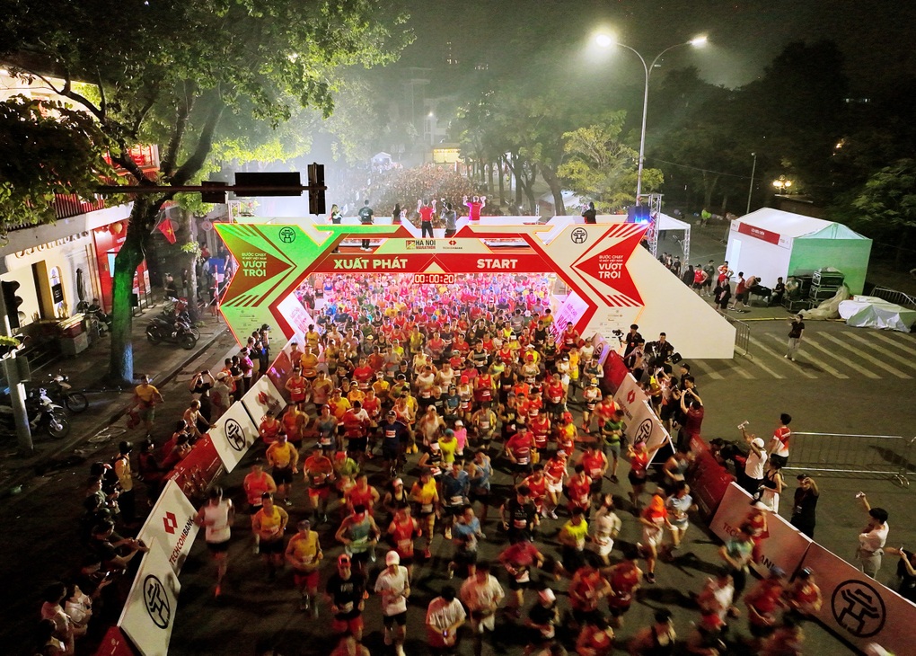 Giải Marathon Quốc tế Hà Nội Techcombank ra mắt bộ vật phẩm phiên bản đặc biệt - 3 Giải Marathon Quốc tế Hà Nội Techcombank ra mắt bộ vật phẩm phiên bản đặc biệt - 3