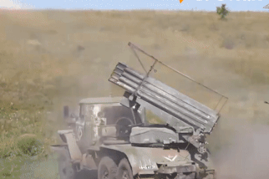 Siêu pháo "cơn lốc lửa" Nga phục kích, bắn nổ cứ điểm Ukraine