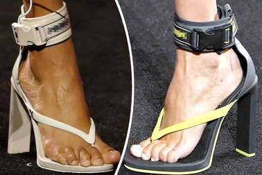 Sửng sốt với thiết kế xỏ ngón kết hợp giày cao gót của Rihanna