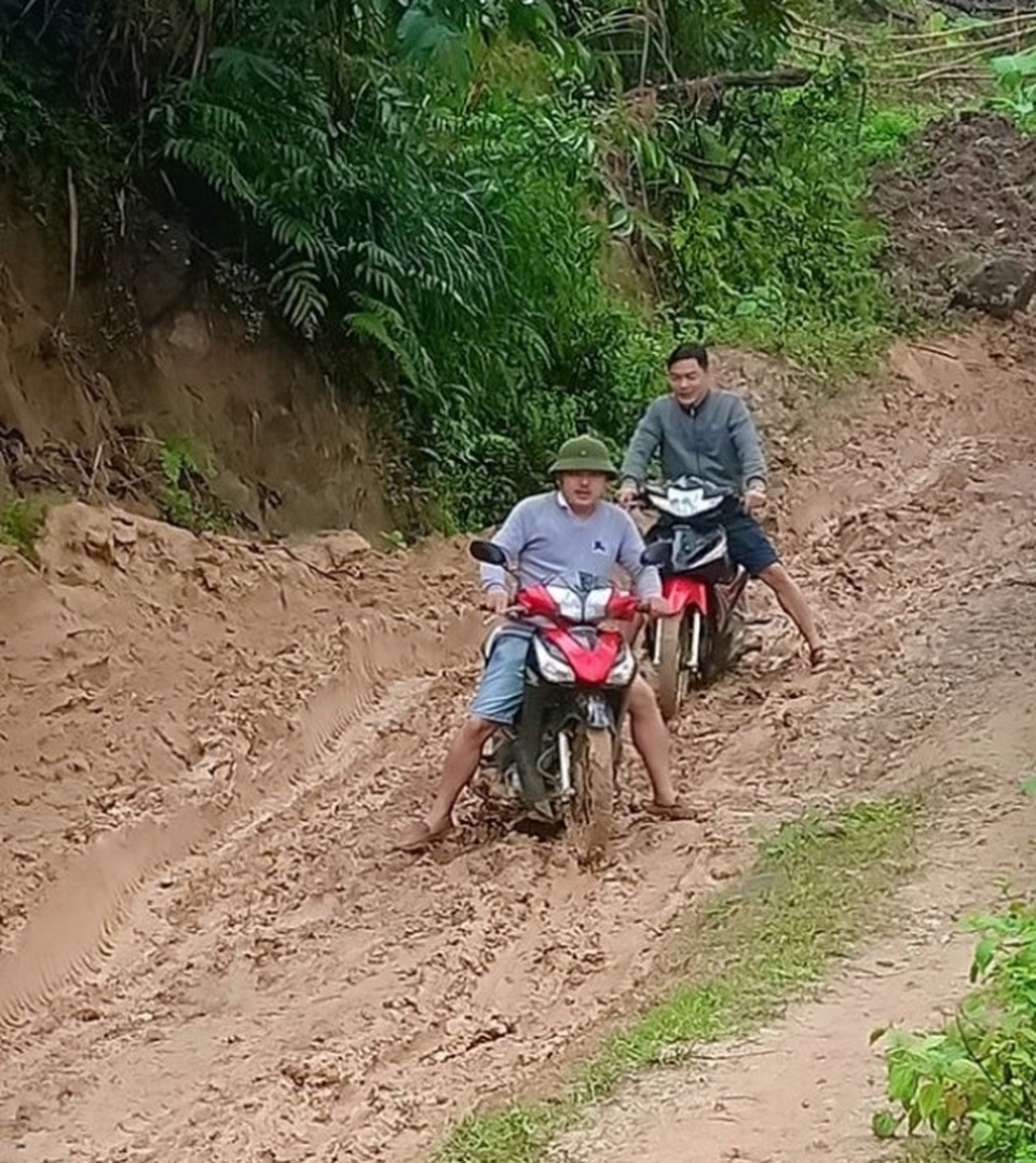 Thầy giáo gần 30 năm “ươm chữ” nơi vùng cao heo hút - 2 Thầy giáo gần 30 năm “ươm chữ” nơi vùng cao heo hút - 2