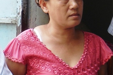 Phê chuẩn khởi tố bảo mẫu tắm cho trẻ kiểu “bạo hành”