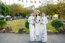 Tiểu Vy, Bảo Ngọc, Hoàng My rạng rỡ tại Lễ hội cà phê