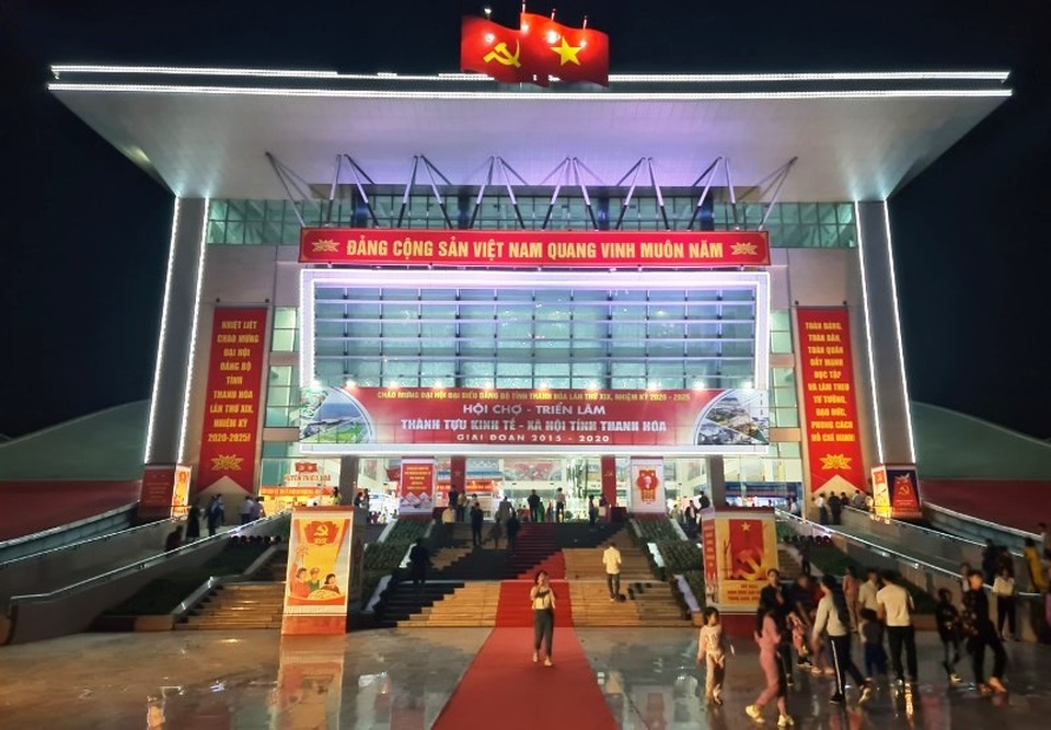 Khai mạc Hội chợ - Triển lãm thành tựu kinh tế - xã hội tỉnh Thanh Hóa giai đoạn 2015-2020 - 1 Khai mạc Hội chợ - Triển lãm thành tựu kinh tế - xã hội tỉnh Thanh Hóa giai đoạn 2015-2020 - 1