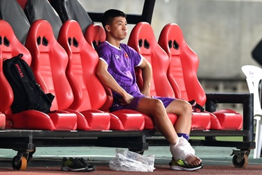 Bùi Tiến Dũng chấn thương, đội tuyển Việt Nam thêm nỗi lo trên đất Thái