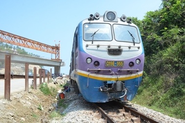 Tìm người thân một phụ nữ bị tàu hỏa tông chết