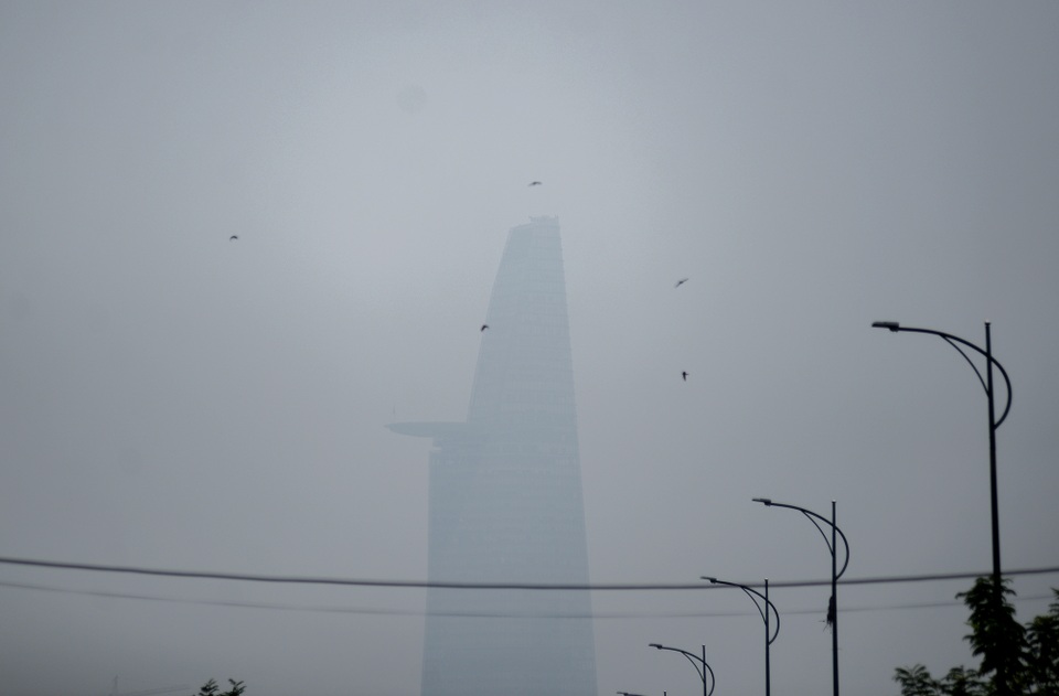 Sương mù Sài Gòn.jpg Sương mù Sài Gòn.jpg