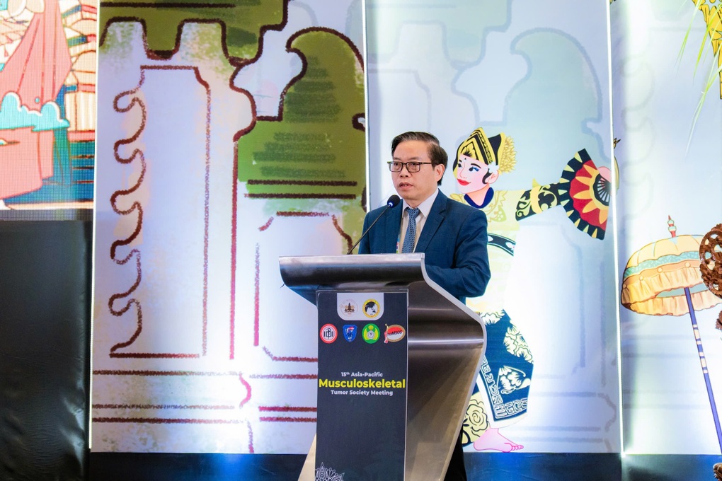Et gjennombrudd i behandling av beinkreft i Vietnam - 2 Bước tiến vượt bậc trong điều trị ung thư xương tại Việt Nam - 2