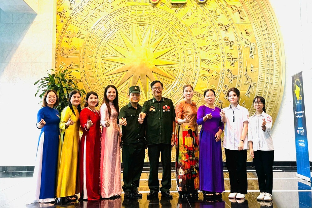 Người đàn ông ở Hà Nội hơn 10 năm nuôi lợn đất giúp người dưng - 4 Người đàn ông ở Hà Nội hơn 10 năm nuôi lợn đất giúp người dưng - 4