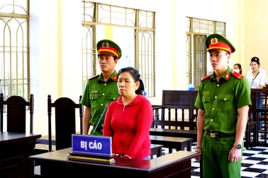 “Nổ” quen biết với lãnh đạo, chiếm đoạt gần 800 triệu đồng để “chạy việc”