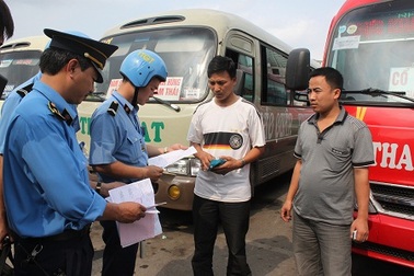 Trang bị súng, áo giáp cho thanh tra giao thông?