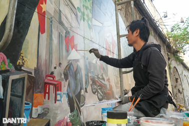 Tranh bích họa phố Phùng Hưng được phục hồi sau thời gian dài xuống cấp