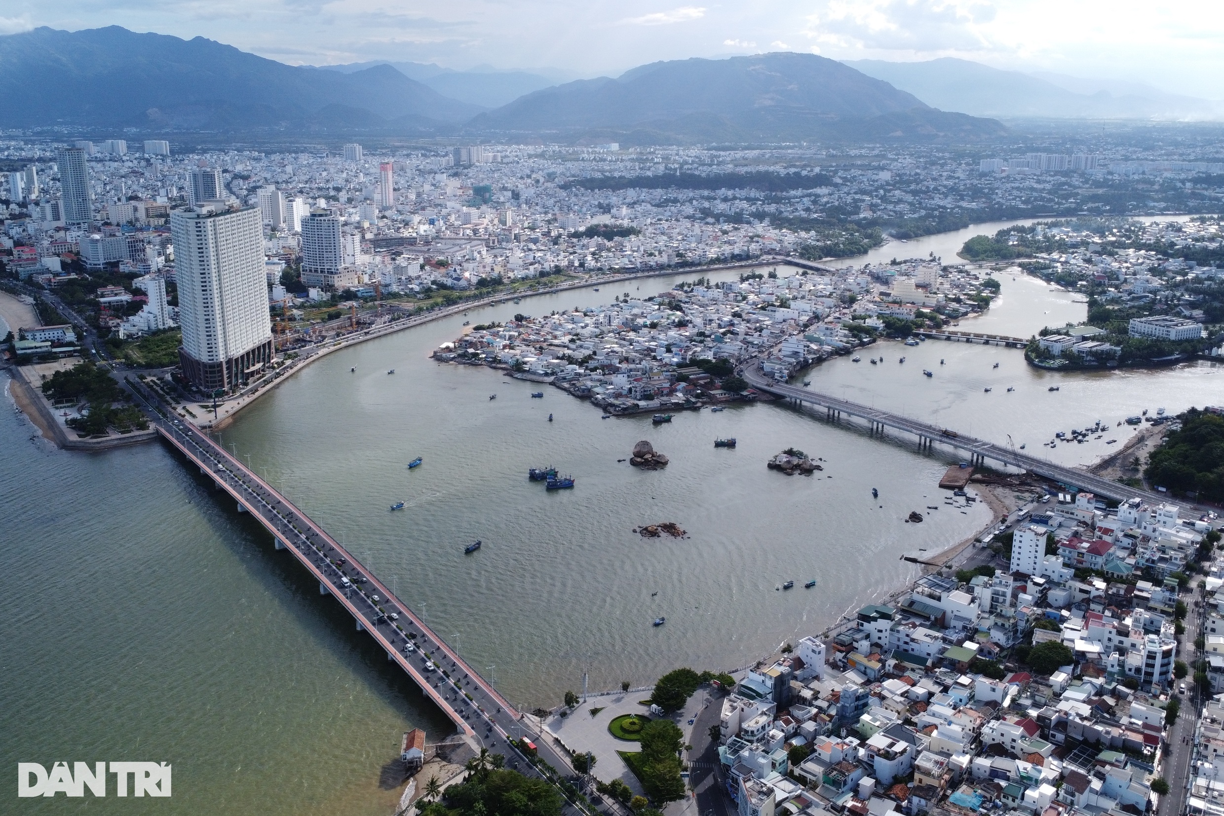 Thông xe cây cầu 250 tỷ đồng chạy qua trung tâm thành phố Nha Trang - 9