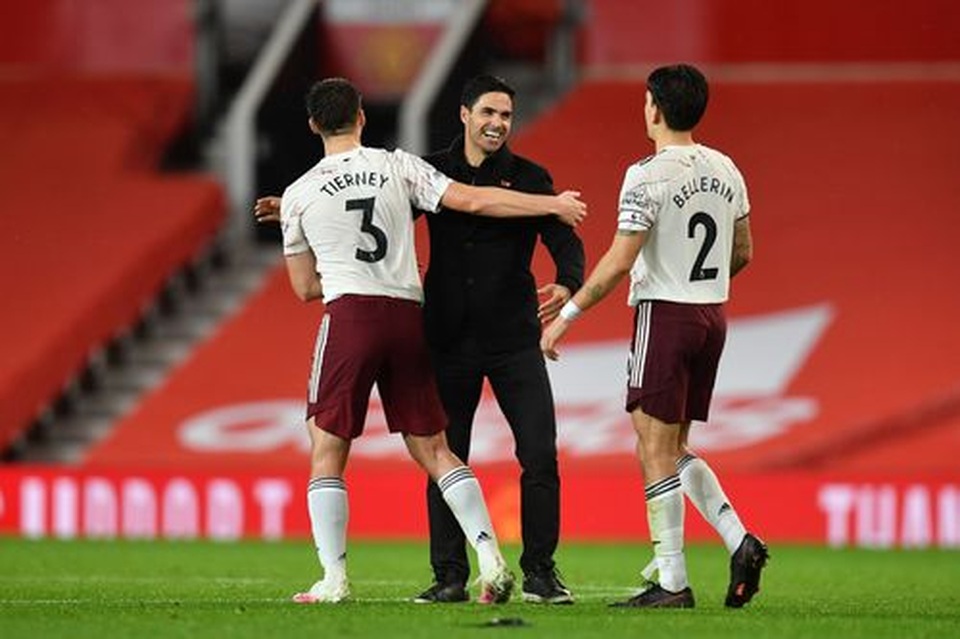 Những khoảnh khắc Arsenal hạ gục Man Utd tại Old Trafford - 21 Những khoảnh khắc Arsenal hạ gục Man Utd tại Old Trafford - 21