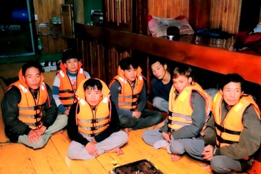 Bộ đội biên phòng cứu 7 ngư dân bị nạn trên biển