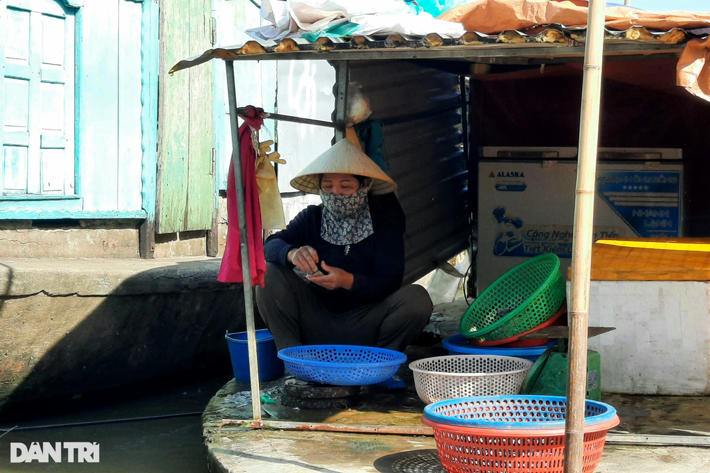 Nắng nóng 40 độ, người dân xóm ngụ cư không dám bật quạt điện - 6 Nắng nóng 40 độ, người dân xóm ngụ cư không dám bật quạt điện - 6
