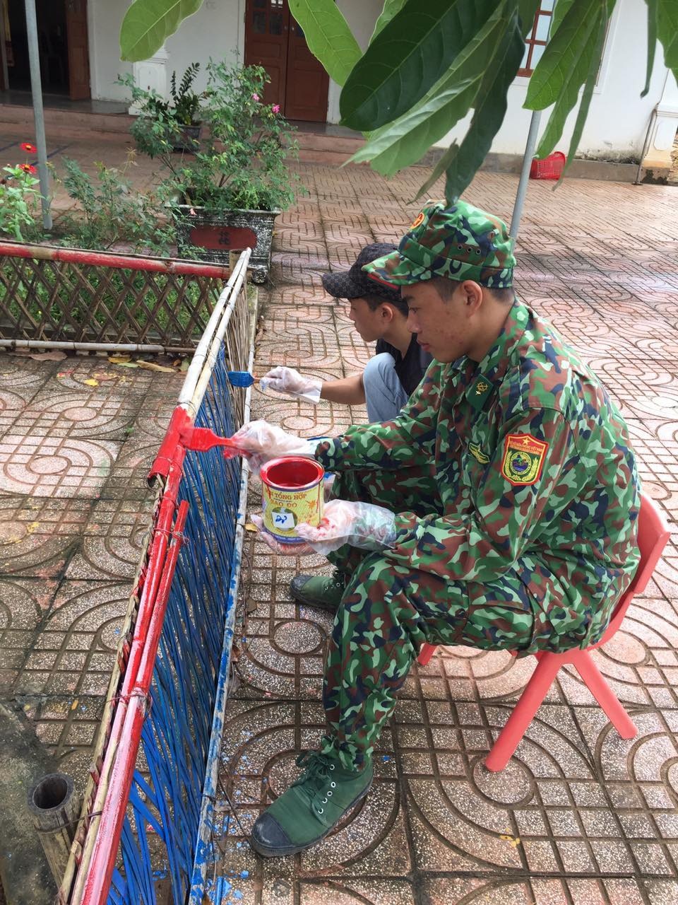 Chiến sĩ quân hàm xanh “tiếp sức” năm học mới cho học sinh nơi biên giới - 9 Chiến sĩ quân hàm xanh “tiếp sức” năm học mới cho học sinh nơi biên giới - 9