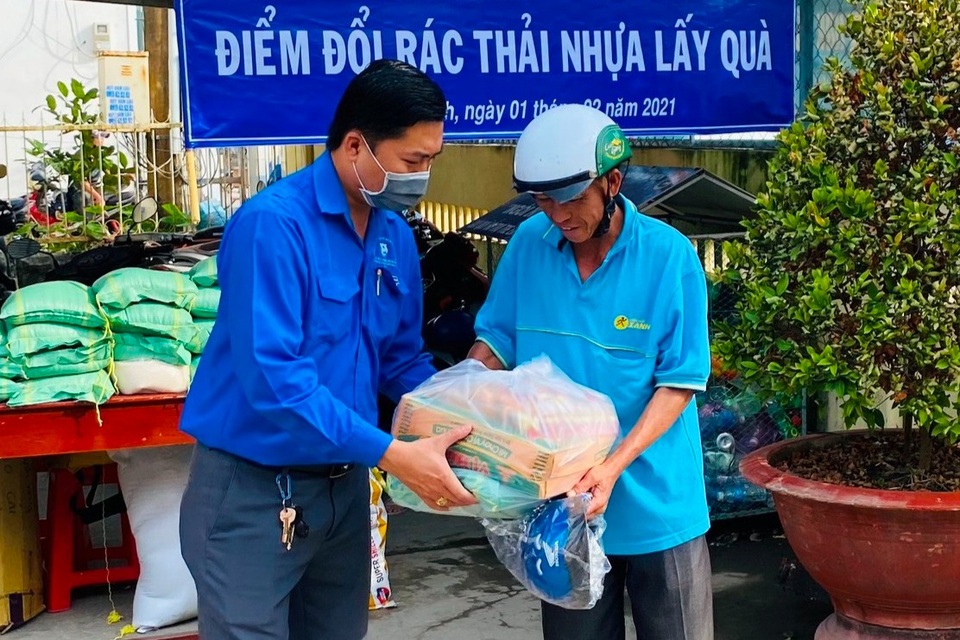 Thiết thực chương trình Đổi rác thải nhựa lấy gạo của tuổi trẻ Bạc Liêu - 1 Thiết thực chương trình Đổi rác thải nhựa lấy gạo của tuổi trẻ Bạc Liêu - 1