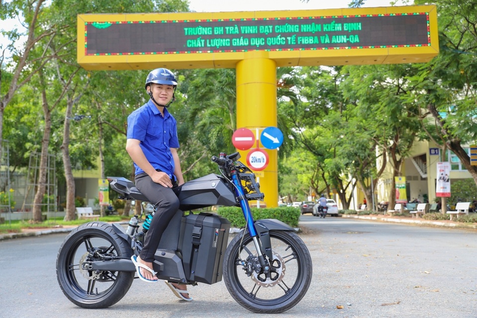 Sinh viên ĐH Trà Vinh tự chế xe điện mang “hơi thở” BMW - 1 Sinh viên ĐH Trà Vinh tự chế xe điện mang “hơi thở” BMW - 1