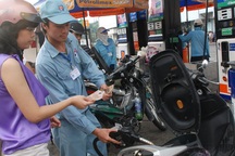 Giá xăng đột ngột tăng 400 đồng/lít