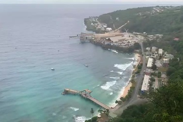 Ngạt thở trước cảnh hàng chục triệu con cua đỏ bò kín đường vào mùa di cư