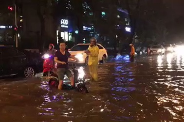 Băn khoăn giữa dòng nước