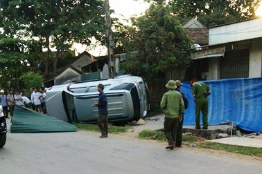 Hai cụ bà ngồi hóng mát bị ô tô đâm chết