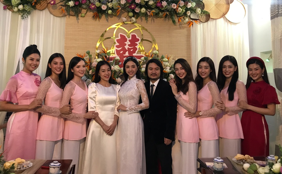 Á hậu Thúy An đeo vàng trĩu cổ trong lễ Vu quy - 1