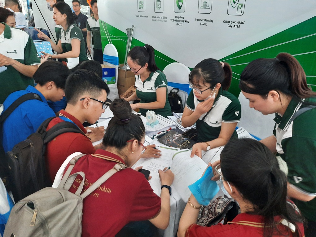Nhà tuyển dụng đứng hình khi bố mẹ trực thăng đòi tăng lương cho con - 4 Nhà tuyển dụng đứng hình khi bố mẹ trực thăng đòi tăng lương cho con - 4