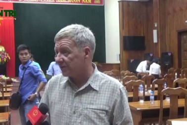 Ông Howard Limbert chia sẻ về những hang động mới tìm được ở Quảng Bình