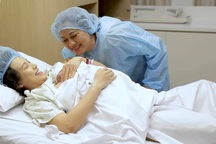 Hoàng Oanh nhiều lần rớt nước mắt thương quý tử lai Tây chưa được gặp cha