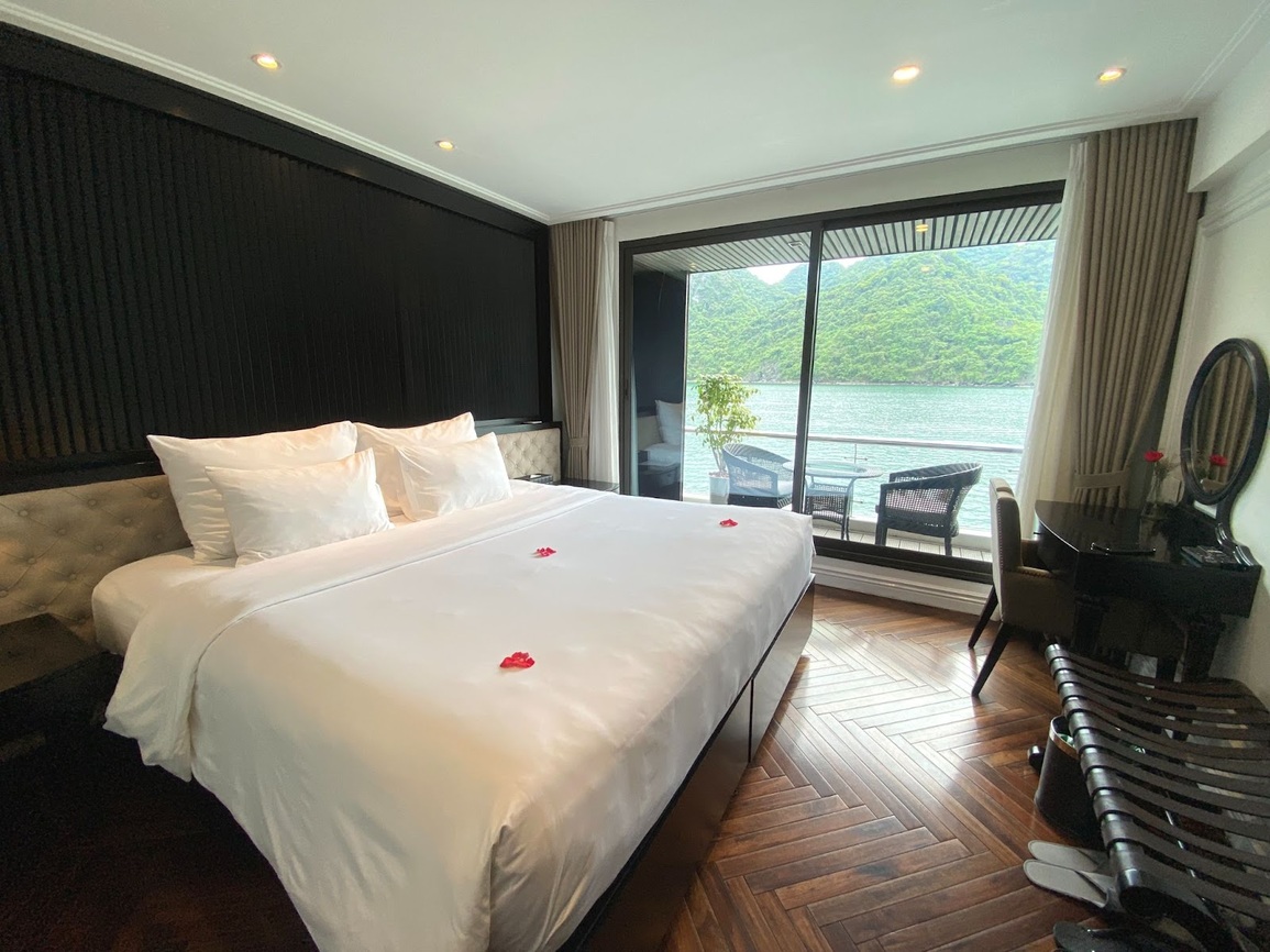 Vợ chồng TPHCM chi 8 triệu đồng/đêm trên du thuyền sang chảnh ở Hạ Long - 3 Vợ chồng TPHCM chi 8 triệu đồng/đêm trên du thuyền sang chảnh ở Hạ Long - 3