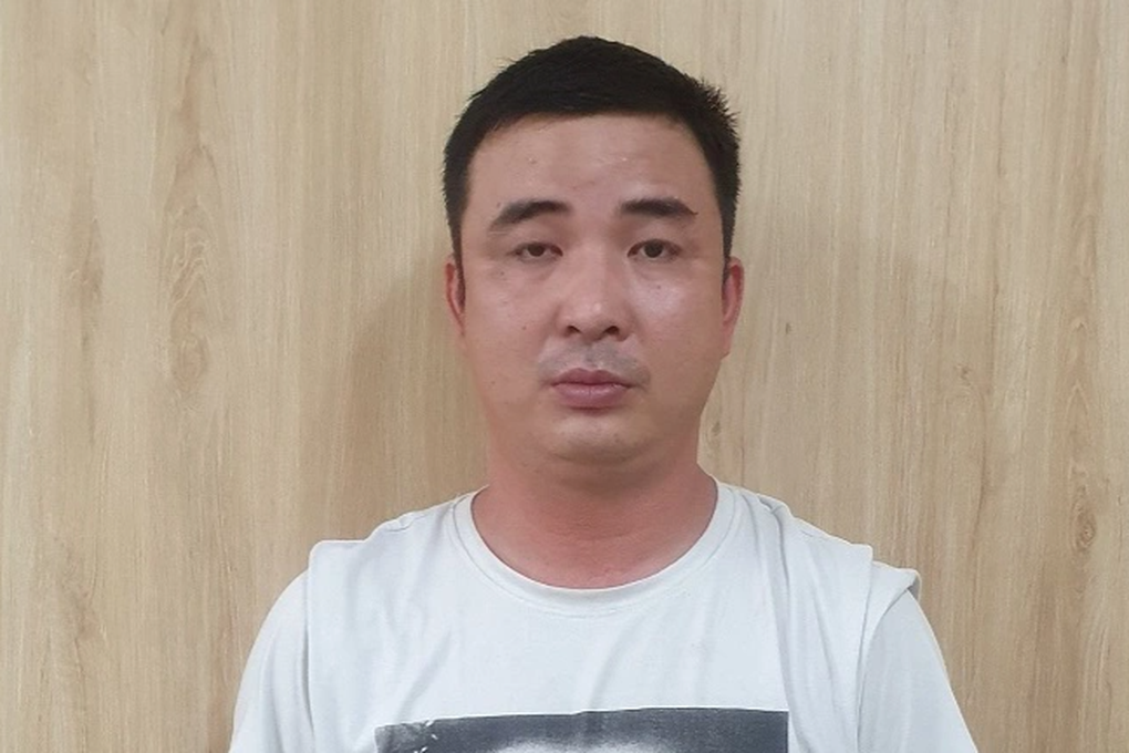 Gã đàn ông nghi lái xe ô tô tông vợ cũ vì ghen tuông - 1 Gã đàn ông nghi lái xe ô tô tông vợ cũ vì ghen tuông - 1