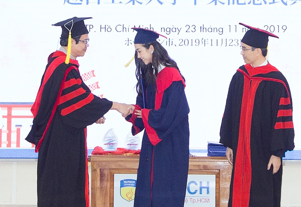 Á hậu Thúy An xinh đẹp rạng rỡ trong lễ tốt nghiệp đại học - 3 Á hậu Thúy An xinh đẹp rạng rỡ trong lễ tốt nghiệp đại học - 3