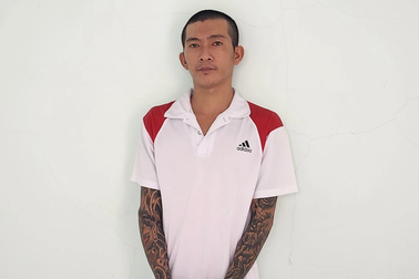 Chém nhầm người vì ghen vợ nhắn tin với trai lạ