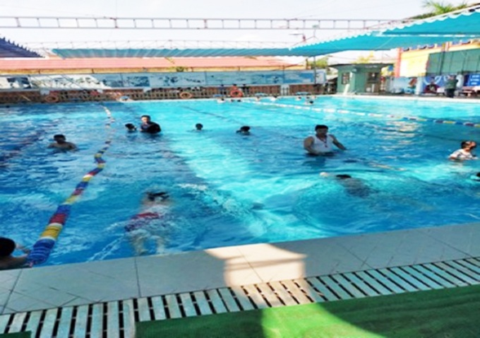 Lớp dạy bơi an toàn phòng chống đuối nước cho trẻ em thị trấn Yên Định huyện Hải Hậu thực hiện dự án “Hỗ trợ triển khai các can thiệp hiệu quả và bền vững để phòng, chống đuối nước trẻ em tỉnh Nam Định năm 2022” do tổ chức Bloomberg tài trợ.