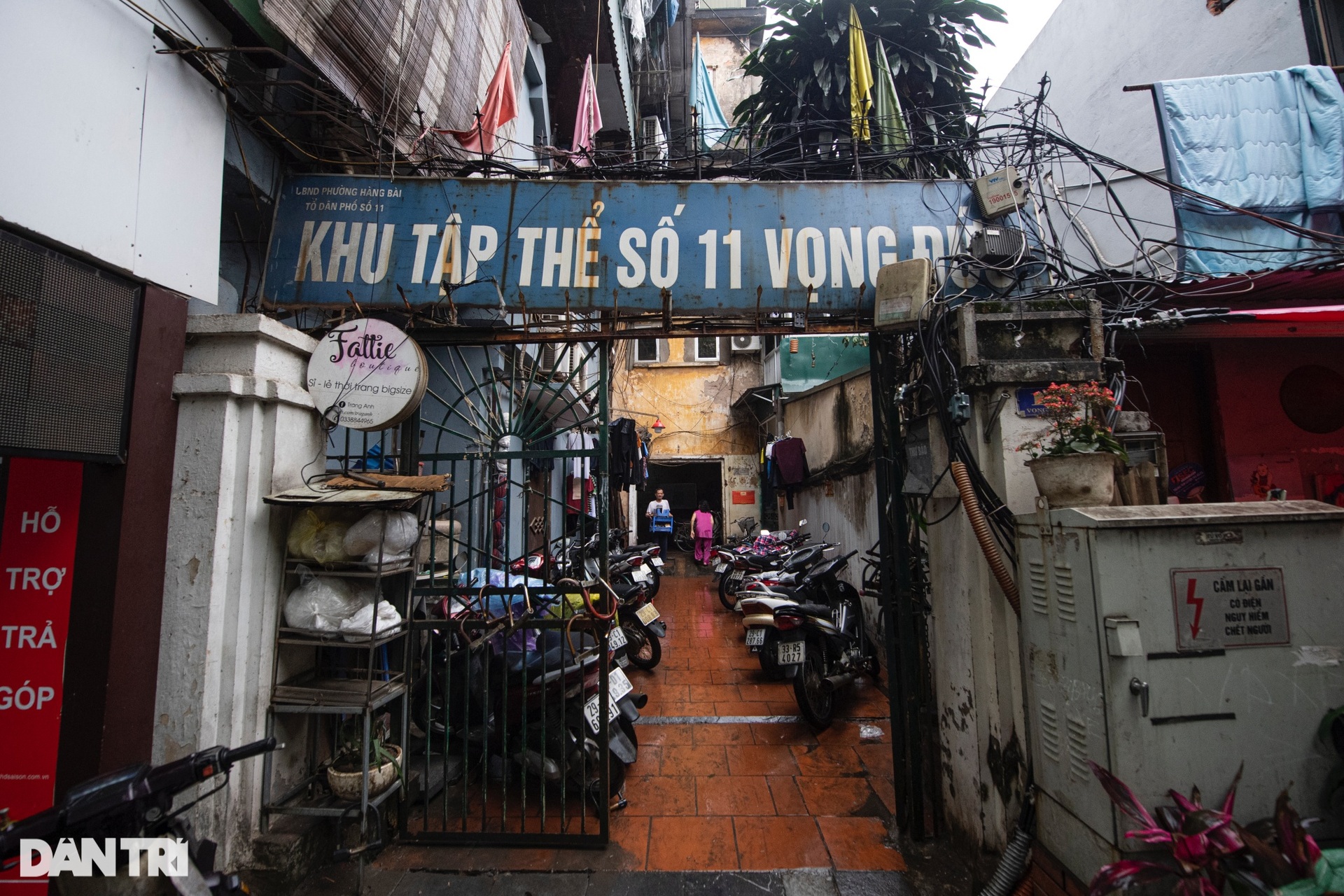Khu tập thể tồi tàn, khát ánh sáng mặt trời nằm ngay cạnh hồ Gươm - 1 Khu tập thể tồi tàn, khát ánh sáng mặt trời nằm ngay cạnh hồ Gươm - 1
