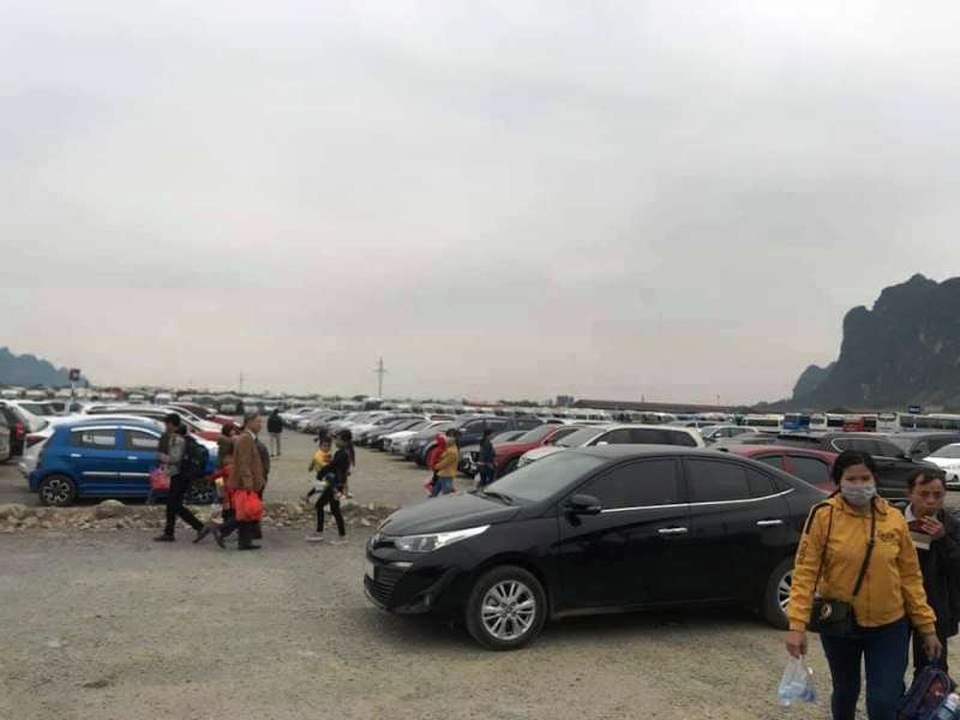 Biển người nườm nượp đổ về ngôi chùa lớn nhất thế giới ở Hà Nam - 2 Biển người nườm nượp đổ về ngôi chùa lớn nhất thế giới ở Hà Nam - 2