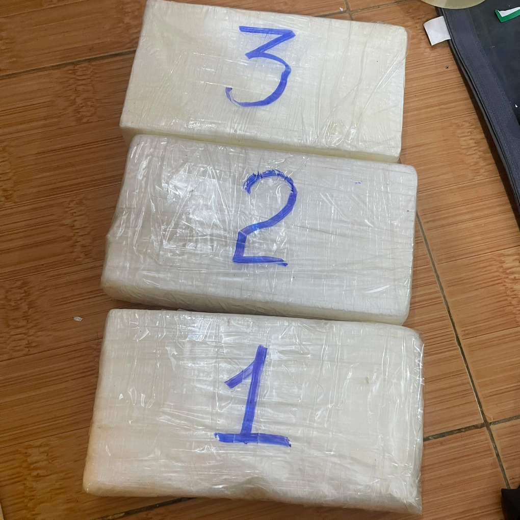 Người dân nhặt được 3kg ma túy khi đang đi dạo trên bờ biển - 2 Người dân nhặt được 3kg ma túy khi đang đi dạo trên bờ biển - 2