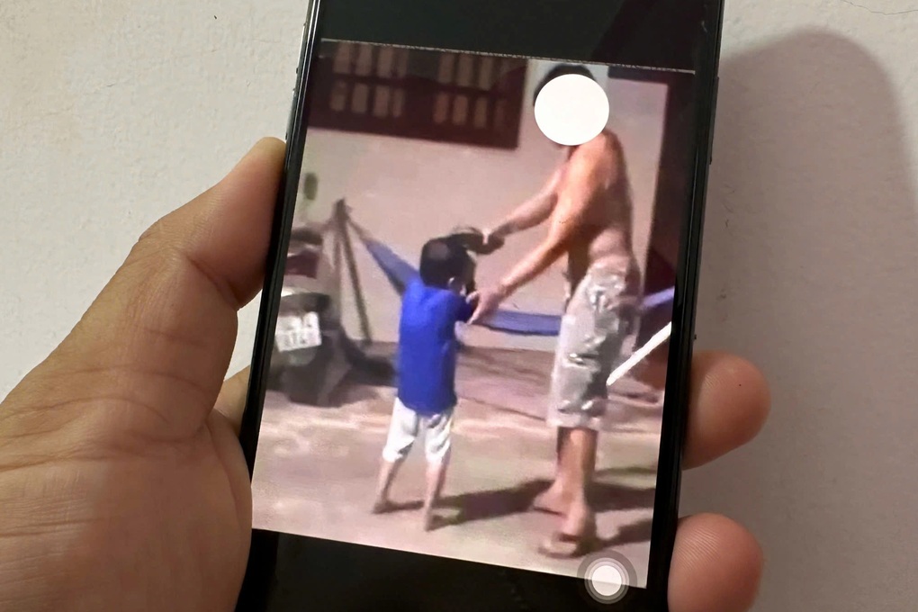 Làm rõ vụ cha dùng dép đánh vào mặt con ở TPHCM - 1