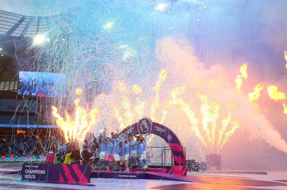 Man City nhận cúp bạc, Aguero được tặng quà đặc biệt - 6 Man City nhận cúp bạc, Aguero được tặng quà đặc biệt - 6