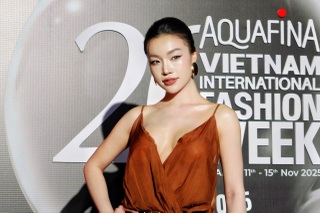 Top 5 Hoa hậu Hoàn vũ 2025 mặc váy khoét ngực, khoe vóc dáng bóng bỏng - 3