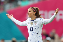 Tiền đạo Alex Morgan lên tiếng sau pha đá hỏng phạt đền ở trận gặp Việt Nam