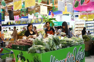 Siêu thị Co.opmart bù lỗ để giảm giá nông sản mùa mưa