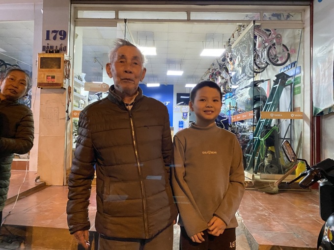 Ông Hoàng Quang Vinh và em Nguyễn Minh Nhật