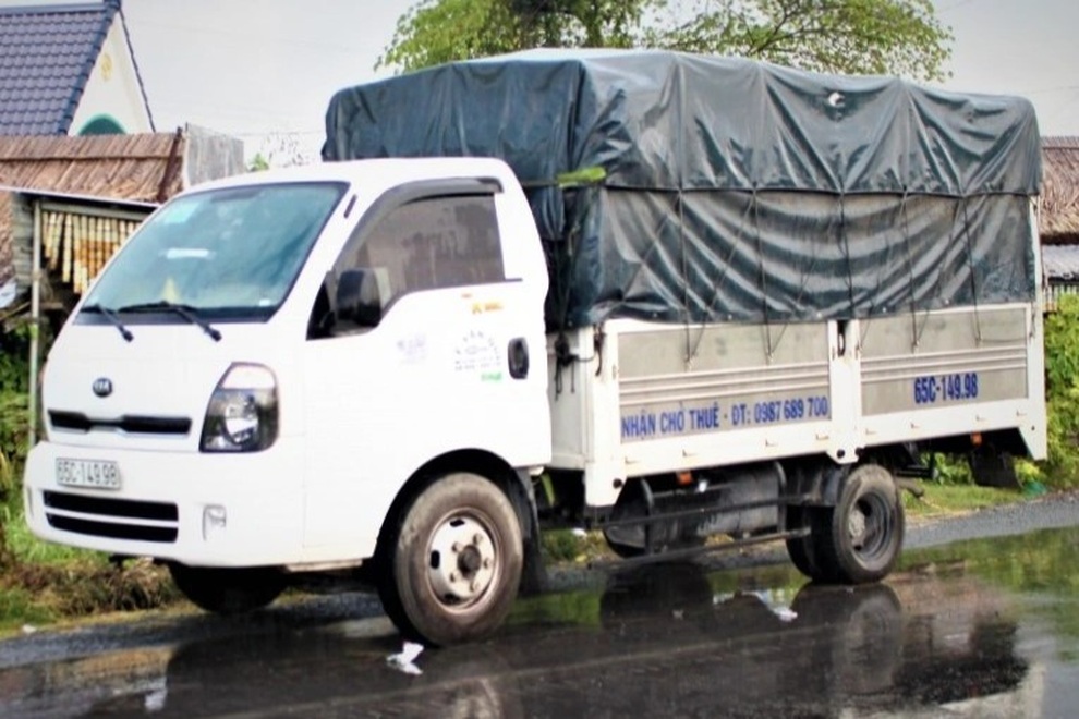 Bốn tiếng, phát hiện 2 xe tải luồng xanh lén chở người về từ vùng dịch - 1 Bốn tiếng, phát hiện 2 xe tải luồng xanh lén chở người về từ vùng dịch - 1