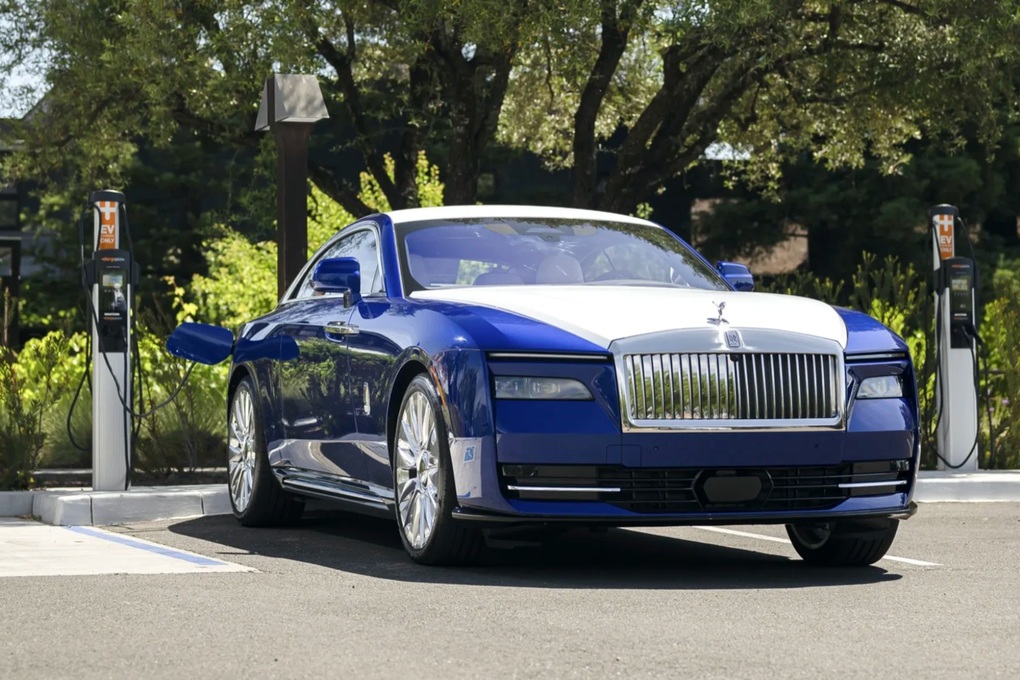 Xe điện Rolls-Royce đổ bộ thị trường ô tô cũ, liệu nhà giàu quay lưng? - 1 Xe điện Rolls-Royce đổ bộ thị trường ô tô cũ, liệu nhà giàu quay lưng? - 1