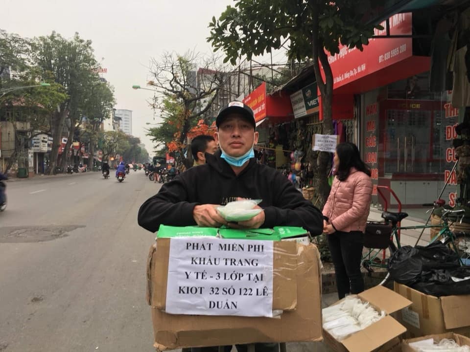 Ấm lòng những hình ảnh đẹp của người Việt giữa mùa dịch virus corona - 1 Ấm lòng những hình ảnh đẹp của người Việt giữa mùa dịch virus corona - 1