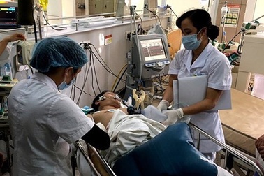 Uống phải rượu lá ngón, 1 người tử vong, 7 người nhập viện cấp cứu