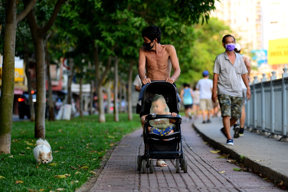 Người Sài Gòn vẫn kéo nhau ra bờ kênh tập thể dục trong mùa dịch - 6