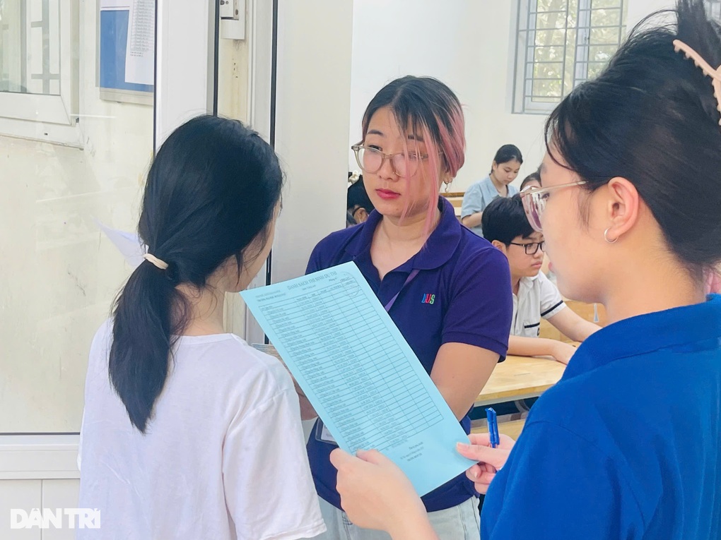 Hơn 3.000 thí sinh tranh suất vào lớp 10 Trường THPT Chuyên Ngoại ngữ - 2